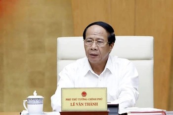 Phó Thủ tướng Lê Văn Thành khẳng định việc gỡ thẻ vàng, tuyệt đối không để EC rút “thẻ đỏ” là rất cấp bách. (Ảnh: VGP)