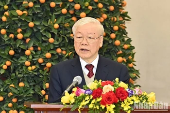 Tổng Bí thư Nguyễn Phú Trọng chúc Tết các đồng chí lãnh đạo và nguyên lãnh đạo Đảng, Nhà nước. (Ảnh: ĐĂNG KHOA)