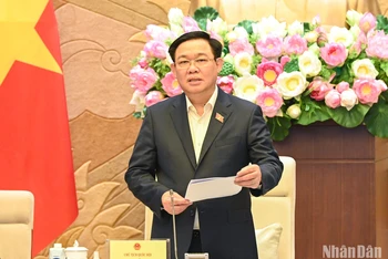 Chủ tịch Quốc hội Vương Đình Huệ phát biểu mở đầu buổi làm việc.