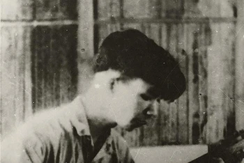 Nhạc sĩ Văn Cao năm 1947. Ảnh: Trần Văn Lưu. (Nguồn: Trung tâm Lưu trữ quốc gia III, Phông Nhạc sĩ Văn Cao)