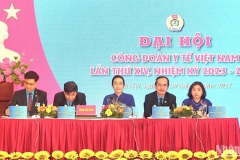 Đoàn Chủ tịch điều hành Đại hội.