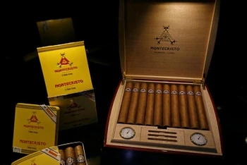 Xì-gà Cuba nổi tiếng mang lại giá trị cao cho nền kinh tế. (Ảnh: REUTERS)