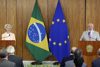 Chủ tịch EC và Tổng thống Brazil tại cuộc họp báo chung ở Brasilia.