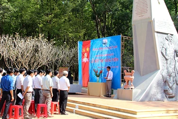 Tượng đài Phú Riềng Đỏ, nơi giáo dục truyền thống yêu nước cho thế hệ trẻ.