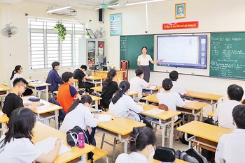 Học sinh Trường THCS Ngọc Lâm (Long Biên) ôn tập chuẩn bị cho kỳ thi lớp 10. (Ảnh THANH TÙNG)