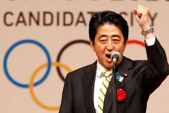 Thủ tướng Abe Shinzo phát biểu trong một sự kiện hướng tới Thế vận hội Tokyo 2020, tại Tokyo, tháng 8/2013. (Ảnh: Reuters)