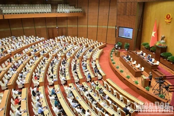 Quang cảnh phiên họp của Quốc hội tại Hội trường Diên Hồng ngày 27/10.