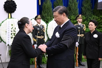 Tổng Bí thư, Chủ tịch Trung Quốc Tập Cận Bình đã đến chia buồn với gia quyến ông Lý Khắc Cường. (Ảnh: Tân Hoa Xã)