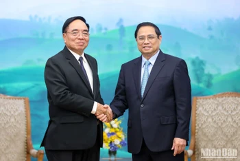 Thủ tướng Phạm Minh Chính tiếp Bộ trưởng Kế hoạch và Đầu tư Lào Khamchen Vongphosy.