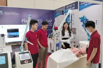 Gian hàng giới thiệu sản phẩm tại Ngày hội Khởi nghiệp đổi mới sáng tạo Vùng Thủ đô.