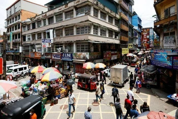 Chợ Pettah tại thủ đô Colombo, Sri Lanka, ngày 18/4. (Ảnh: Reuters)