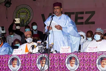Ông Mohamed Bazoum phát biểu trước người ủng hộ sau khi được tuyên bố giành chiến thắng trong cuộc bầu cử Tổng thống tại Niger, ngày 23/2/2021. (Ảnh: Reuters)