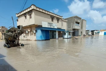 Mưa lớn gây lũ lụt ở Libya. (Ảnh: aa.com.tr)