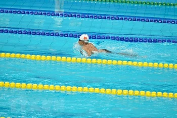 Đoàn Thể thao Việt Nam giành tấm Huy chương Vàng duy nhất nhờ công Vận động viên Lê Tiến Đạt (hạng thương tật SB5) ở nội dung bơi ếch 100m. (Ảnh: TTXVN)