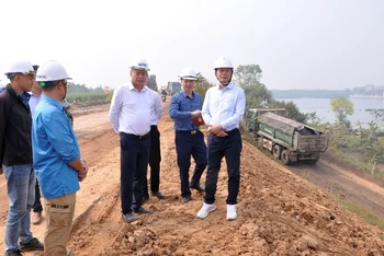 Lãnh đạo tỉnh kiểm tra tiến độ xây dựng Trạm bơm tiêu Ngũ Kiên.