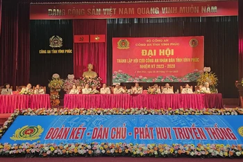 Đoàn Chủ tịch Đại hội.