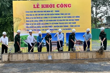 Khởi công xây dựng Nhà văn hóa hữu nghị biên giới Việt Nam-Trung Quốc, tại huyện Bảo Thắng, tỉnh Lào Cai. (Ảnh: TRUNG DŨNG)