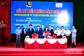 Trường Cao đẳng Lào Cai ký kết hợp tác với Trường đại học Bách khoa 4 Hàn Quốc đào tạo nghề chất lượng cao vùng Tây Bắc. (Ảnh: QUỐC HỒNG)