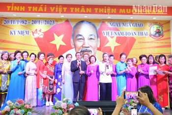 Lễ kỷ niệm Ngày Nhà giáo Việt Nam (20/11) tại Mukdahan, Thái Lan.
