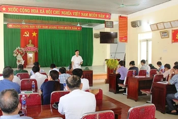 Lãnh đạo thị xã Nghi Sơn tuyên truyền tới nhân dân xã Hải Hà về chủ trương xây dựng Cảng Long Sơn.