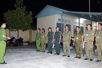 Công an tỉnh Kiên Giang triển khai mô hình "Liên kết bảo đảm an ninh trật tự" tại Khu công nghiệp Thạnh Lộc, huyện Châu Thành. (Ảnh TIẾN DŨNG)