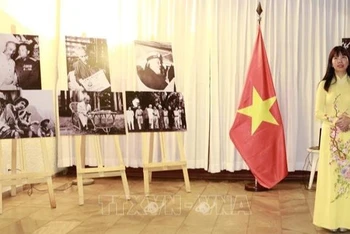 Đại sứ Phạm Thị Kim Hoa phát biểu tại Lễ kỷ niệm. (Ảnh: TTXVN)