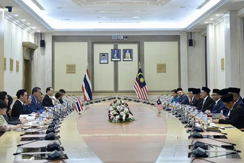 Cuộc hội đàm song phương giữa Thủ tướng Thái Lan Srettha Thavisin và Thủ tướng Malaysia Anwar Ibrahim.