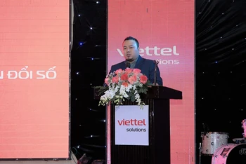 Ông Lê Quang Hiếu, Phó Tổng giám đốc Tổng công ty Giải pháp Doanh nghiệp Viettel (Viettel Solutions) phát biểu.