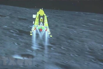 Tàu Vikram hạ cánh thành công xuống cực nam của Mặt Trăng. (Ảnh: AFP/TTXVN)