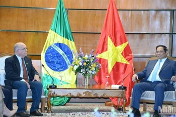 Thủ tướng Chính phủ Phạm Minh Chính tiếp Tổng thư ký Hội hữu nghị Brazil-Việt Nam Pedro de Olivera.