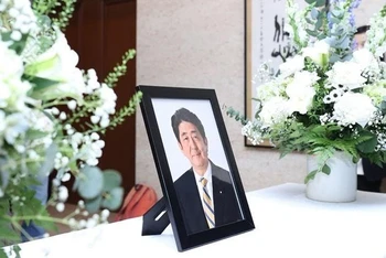 Lãnh đạo Việt Nam tưởng niệm cố Thủ tướng Nhật Bản Abe Shinzo