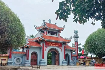 Cổng tam quan Nghĩa trang liệt sĩ huyện Đông Hưng (tỉnh Thái Bình). 