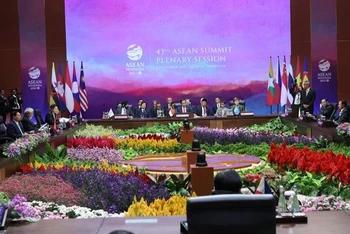 Quang cảnh Phiên toàn thể Hội nghị Cấp cao ASEAN lần thứ 43.