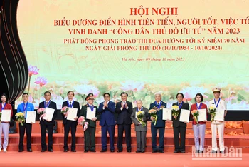 [Ảnh] Thủ tướng Phạm Minh Chính dự hội nghị vinh danh “Công dân Thủ đô ưu tú” năm 2023 