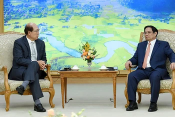 Thủ tướng Phạm Minh Chính tiếp Tổng Thư ký IMO Ki Tack Lim. (Ảnh: TRẦN HẢI)