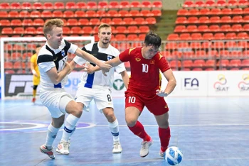 Đội tuyển futsal Việt Nam dẫn trước với 2 bàn thắng ở phút 17 và 19. (Ảnh: VFF)
