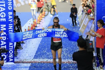 Lee Grantham - người từng giữ kỷ lục thế giới về ultra marathon 100km, tham dự Halong Bay Heritage Marathon 2018. 