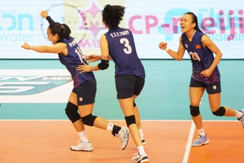 Đội tuyển bóng chuyền nữ Việt Nam thắng Hàn Quốc theo kịch bản không tưởng ở giải châu Á. (Ảnh: HT)