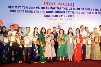 Vinh danh 55 tập thể, cá nhân có nhiều đóng góp cho hoạt động bảo trợ người khuyết tật và trẻ em có hoàn cảnh khó khăn tỉnh Thái Bình.