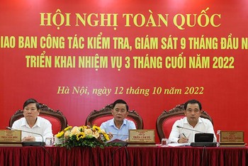 Các đồng chí chủ trì hội nghị.