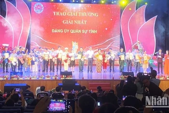 Ban tổ chức Hội thi cán bộ "Dân vận khéo" tỉnh Đắk Lắk năm 2023 trao giải Nhất cho Đảng ủy Bộ Chỉ huy Quân sự tỉnh Đắk Lắk.