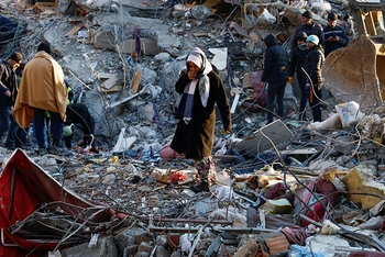 Đống đổ nát sau vụ động đất ở Thổ Nhĩ Kỳ.