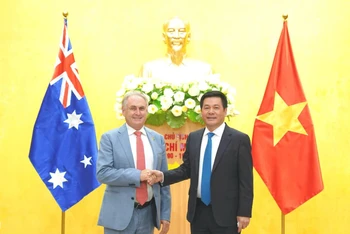 Bộ trưởng Công thương Nguyễn Hồng Diên và Bộ trưởng Thương mại và Du lịch Australia Hon Don Farrell.