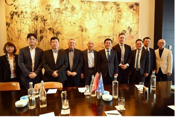 Bộ trưởng Nguyễn Hồng Diên gặp gỡ các doanh nghiệp Australia bên lề Diễn đàn Doanh nghiệp Việt Nam-Australia.