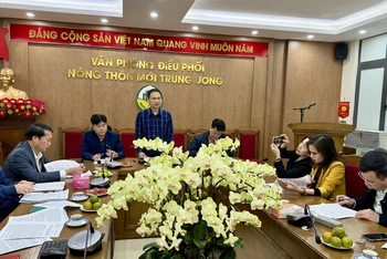Quang cảnh buổi họp báo thông báo một số sửa đổi bổ sung của Bộ tiêu chí xã, huyện đạt chuẩn nông thôn mới.