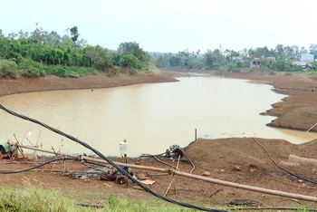 Nhiều đập thủy lợi, hồ chứa nước trên địa bàn tỉnh Đắk Nông đã cạn kiệt nước.