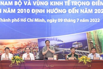 Thủ tướng Phạm Minh Chính chủ trì hội nghị tổng kết 15 năm thực hiện Nghị quyết số 53-NQ/TW và Kết luận số 27-KL/TW của Bộ Chính trị. (Ảnh: NHẬT BẮC)