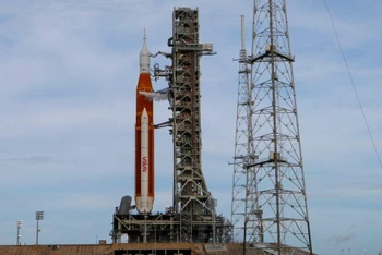 Sự cố động cơ tên lửa khiến vụ phóng tàu vũ trụ Orion lên quỹ đạo Mặt Trăng bị tạm hoãn trong ít nhất 4 ngày. (Ảnh: Reuters)