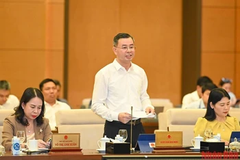 Phó Tổng Kiểm toán Nhà nước Ngô Văn Tuấn trình bày báo cáo tóm tắt về công tác năm 2022 và kế hoạch kiểm toán năm 2023 của Kiểm toán Nhà nước.