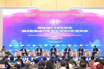 Quang cảnh Tọa đàm cấp cao Diễn đàn Kinh tế-Xã hội Việt Nam 2022 chiều 18/9. 
